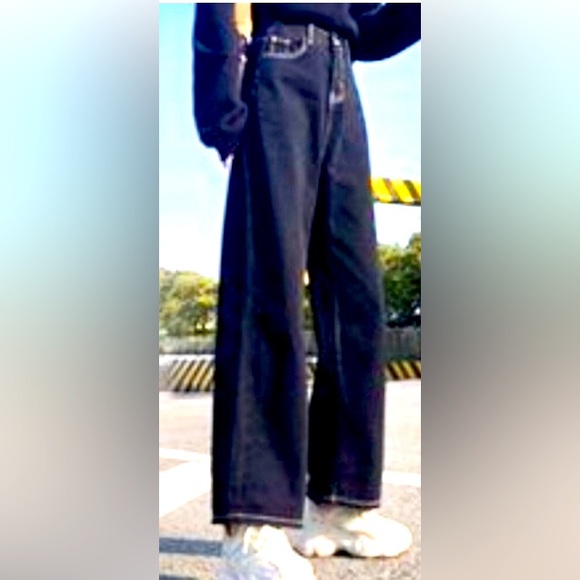 EIGHTY TWO BLACK BAGGY JEANS. Excellent condition, funky design so comfo… - Picture 1 of 4